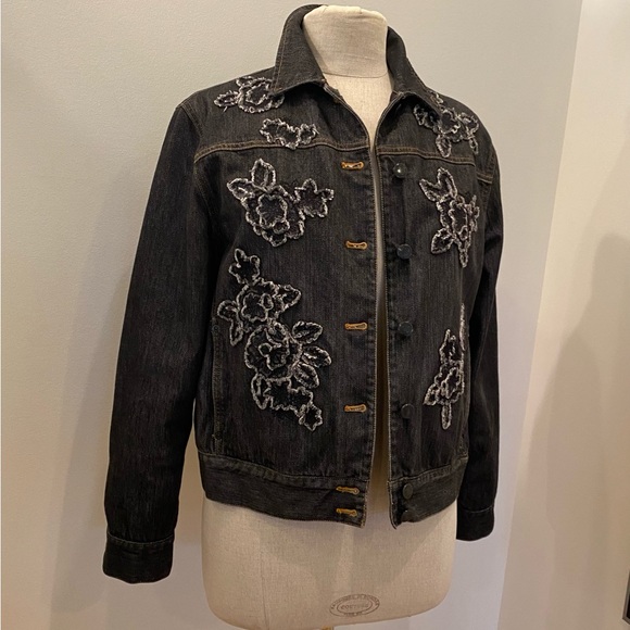 Jones New York Black Wash Denim Jean Jacket with Denim Flower Appliqué’s/Size M - Picture 12 of 14